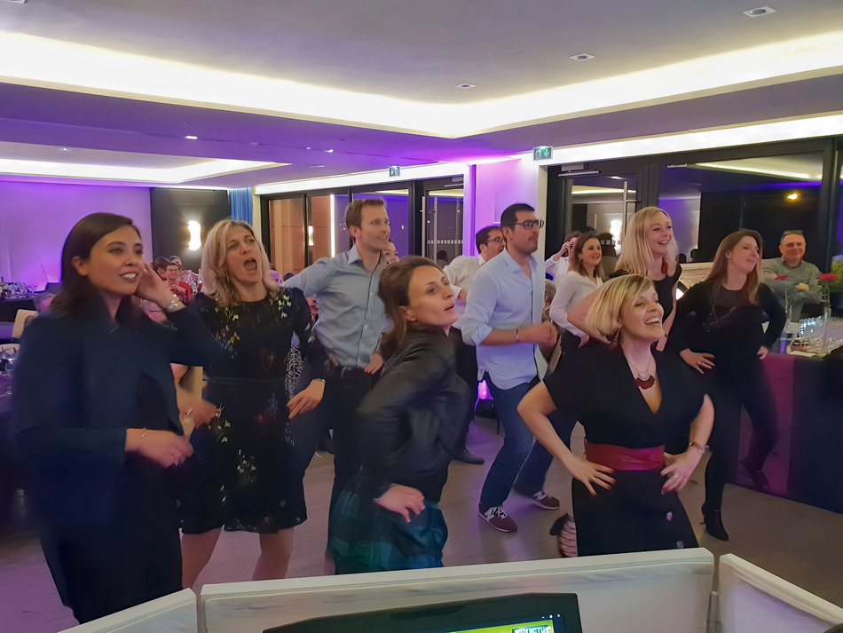 Animation Just Dance Team Building entreprise Essonne 91, Paris 75, Val-de-Marne 94, Yvelines 78, Seine et Marne 77, Seine-St-Denis 93