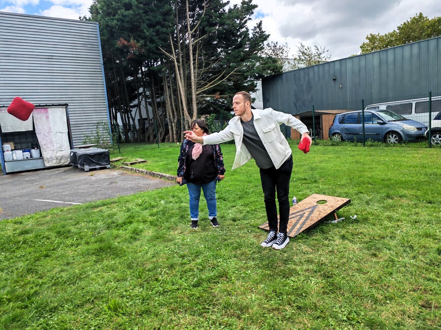 Challenge jeu en bois entreprise Team Building - Cornhole 91 Essonne, 75 Paris, 94 Val de Marne, 77 Seine et Marne, 78 Yvelines, 93 Seine-St-Denis