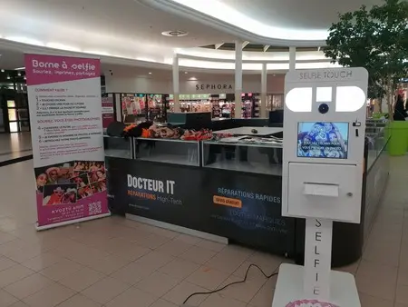 Location borne à selfie au centre commercial de Villabé en Essonne - Kyoztù Anim