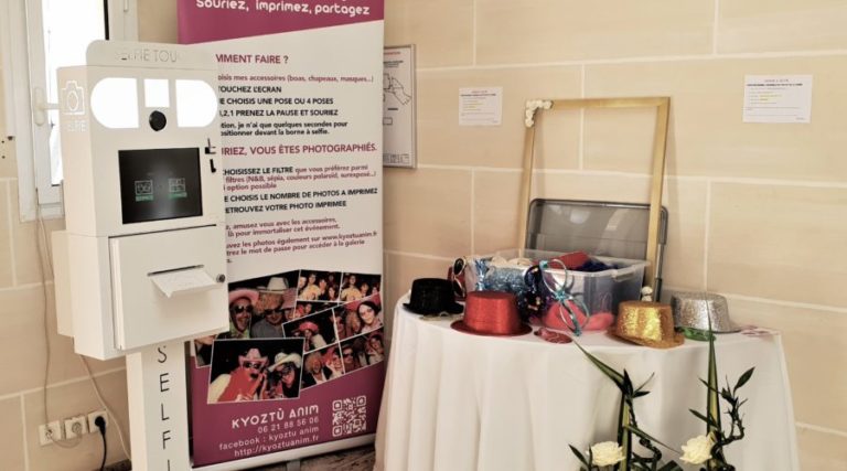 borne à selfie - photobooth en location Seine-et-Marne 77 pour mariage, anniversaire, entreprise, team Building