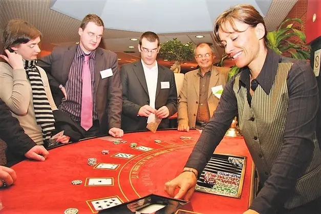 Animation Black jack - soirée casino entreprise Essonne 91- Paris 75- Val de Marne 94- Yvelines 78 - Hauts-de-Seine 92